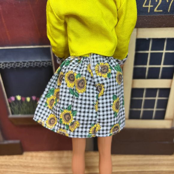 Vintage 1998 Barbie Doll - Picture 10 of 13